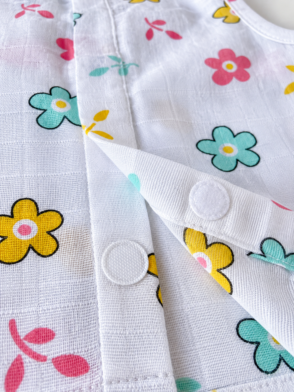 HAPPY FLOWER MUSLIN SLEEVELESS TOP