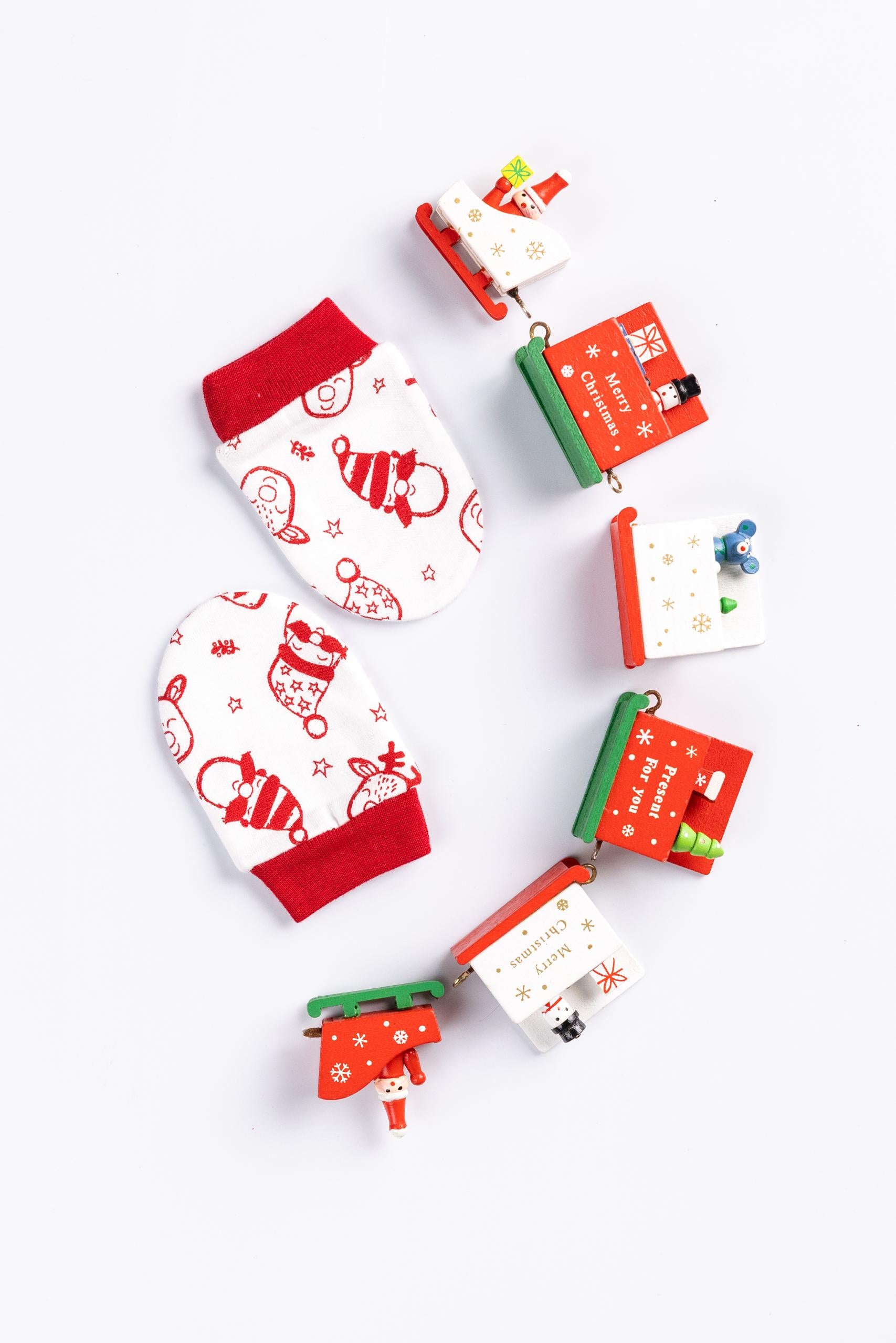 TINY REINDEER BABY MITTENS