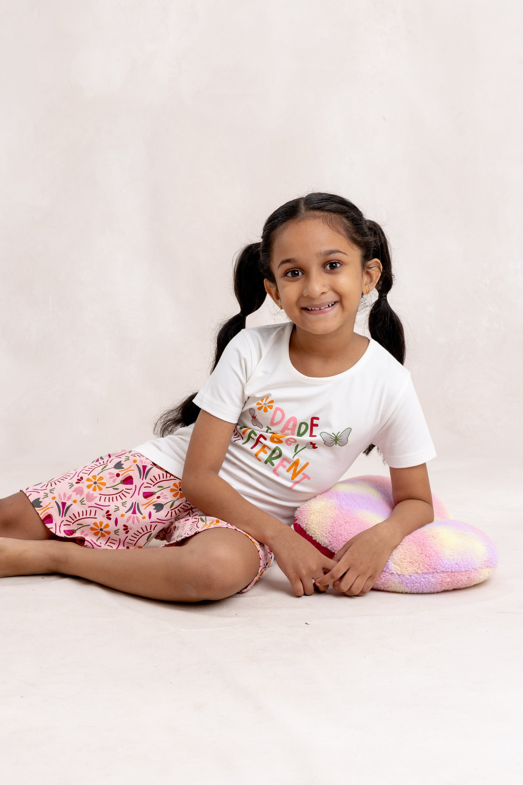 DARE TO BE DIFFERENT - GIRLS SHORT SLEEVE SHORT SET